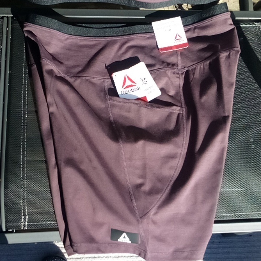 2 piece REEBOK Set Sports bra & shorts with pockets Wicking Size XXL NEW w/tags - Picture 3 of 6